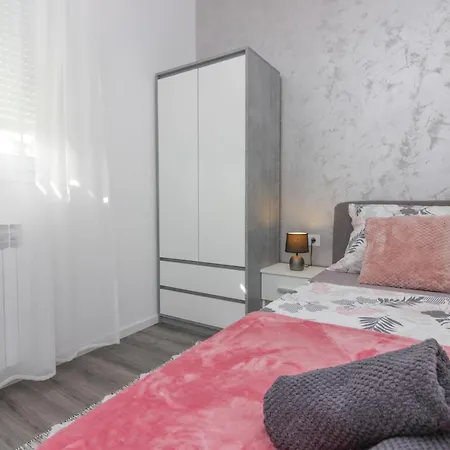 公寓 Apartman Luma 扎达尔
