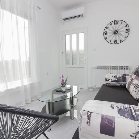 Apartment Apartman Luma *